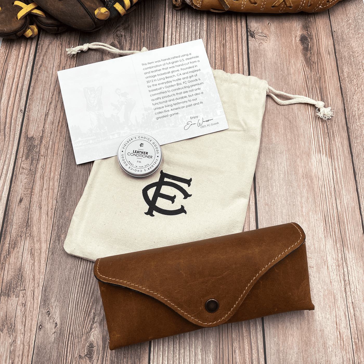 Baseball top eyeglass case